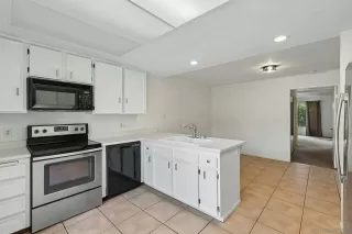 Photo #2: 260019128 Listing