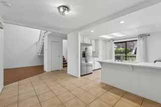 Photo #5: 260019128 Listing