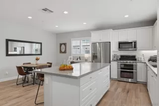 Photo #5: 260019205 Listing