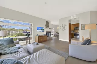 Photo #5: 260019219 Listing