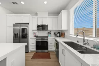 Photo #6: 260019230 Listing