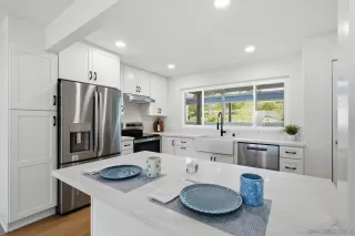 Photo #4: 260019231 Listing