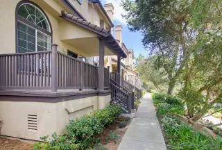 Photo #1: 260019324 Listing