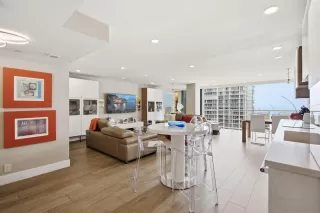 Photo #4: 260019352 Listing