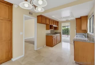 Photo #5: 260019358 Listing