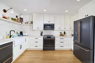 Photo #3: 260019522 Listing