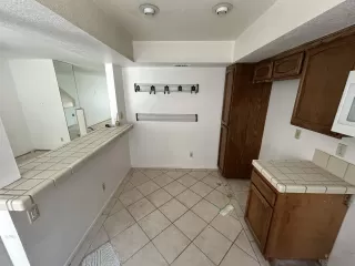 Photo #5: 260019542 Listing