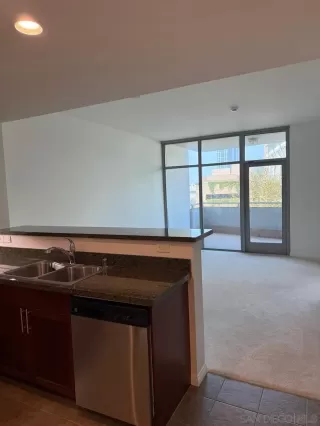 Photo #5: 260019556 Listing