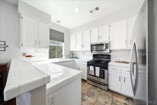Photo #2: 260019570 Listing