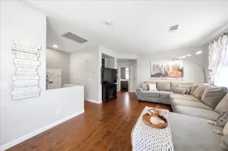 Photo #5: 260019570 Listing
