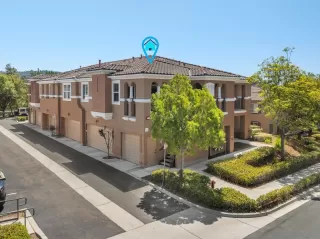 Photo #3: 260019578 Listing