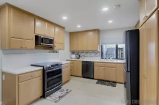 Photo #6: 260019591 Listing