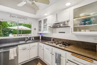 Photo #1: 260019597 Listing