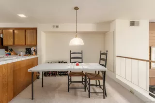 Photo #6: 260019600 Listing