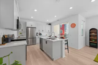 Photo #1: 260019612 Listing