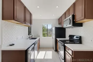 Photo #5: 260019720 Listing