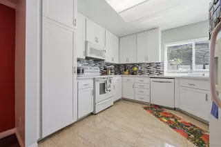 Photo #2: 260019730 Listing