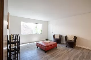 Photo #2: 260019738 Listing