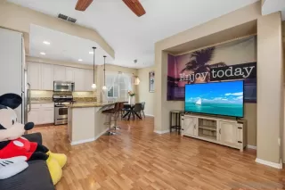 Photo #6: 260019745 Listing
