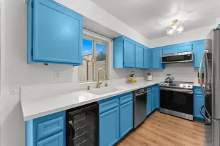 Photo #5: 260019872 Listing