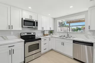 Photo #2: 260019902 Listing