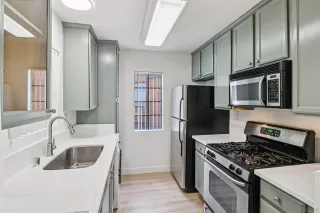 Photo #2: 260019912 Listing