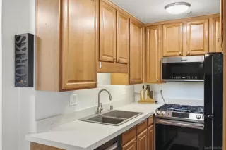 Photo #3: 260019938 Listing