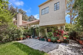 Photo #5: 260019947 Listing