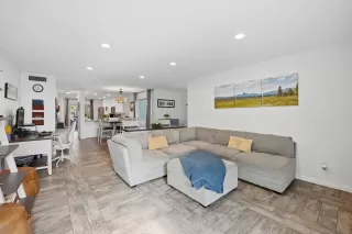 Photo #2: 260019975 Listing