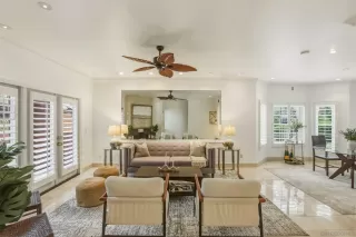 Browse active condo listings in UPTOWN DISTRICT