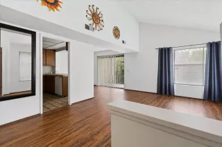Photo #2: 260020087 Listing