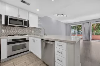 Photo #5: 260020119 Listing