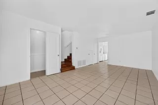 Photo #4: 260020200 Listing