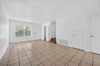Photo #5: 260020200 Listing