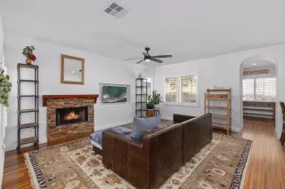 Photo #4: 260020294 Listing