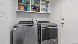Photo #6: 260020307 Listing