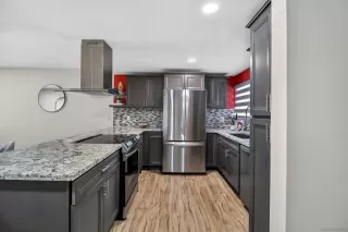 Photo #4: 260020357 Listing