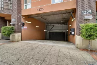 Photo #3: 260020400 Listing