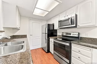 Photo #3: 260020404 Listing