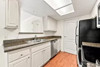 Photo #4: 260020404 Listing