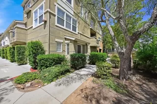 Photo #4: 260020460 Listing