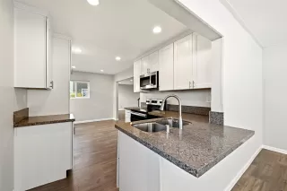 Photo #5: 260020498 Listing