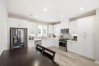 Photo #3: 260020530 Listing