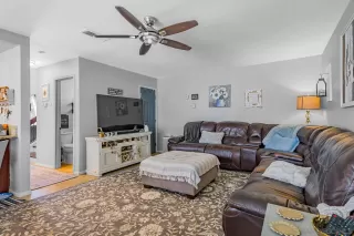 Photo #5: 260020715 Listing