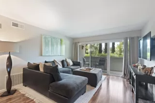 Photo #1: 2600298 Listing 