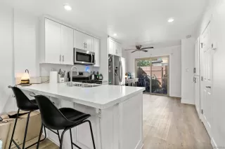 Photo #3: 2600344 Listing