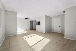 Photo #4: 2600356 Listing