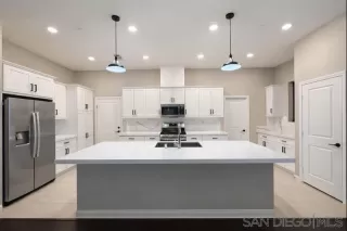 Photo #2: 2600373 Listing 