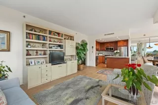 Photo #4: 2600408 Listing 