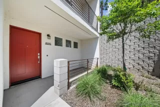 Photo #1: 2600437 Listing 